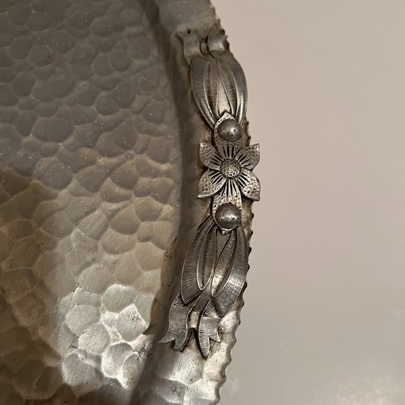 Vintage Hand Wrought Hammered Aluminum Lazy Susan w Tulip Design - Picture 6 of 11